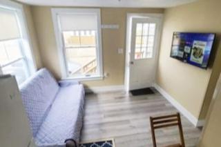 Updated 2 BD cottage 10 min walk to Pier & Beach - 4