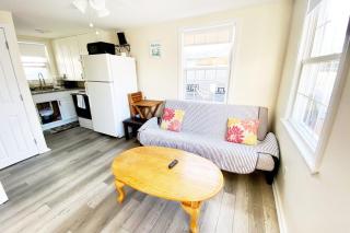 Renovated 2Bd Cottage 10min walk to Beach - 8