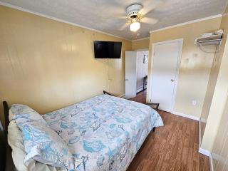 Beach across the street Pet Friendly Sleeps 3 - 4