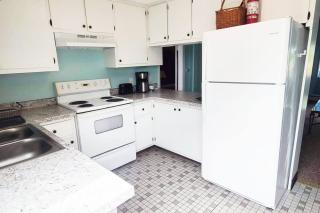 4 min walk to the beach A large 3BD Apt sleeps 6 - 4