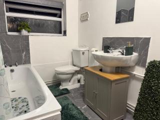 Stylish 2-Bed, Free Parking, Netflix, Coffee Machine, 5 mins from City Centre - 4