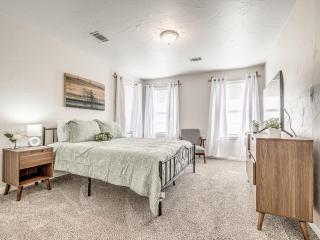 Home Away from Home with Covered Patio and Fast WiFi - 8