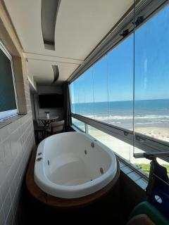 Vista Mar, 1 Dorm, Sacada com Jacuzzi , wi fi ,garagem, 5 hospedes, enfrente ao Mar - 7