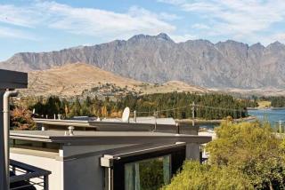 Twin Peaks Lake View with hot tub - 6