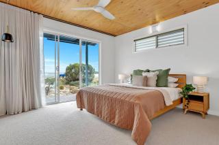 Mermaid Haus - Beach Escape with Pool, Fire & Style - 6