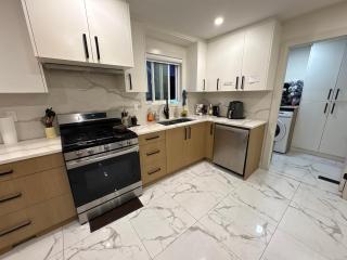 Downtown Vancouver Cozy Room - Near SkyTrain, BC Place & Free Parking - 9