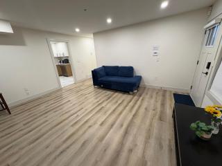 Downtown Vancouver Cozy Room - Near SkyTrain, BC Place & Free Parking - 4