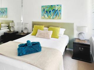 Blue on Blue Apartment 933 - 2