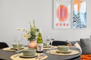 Marvel Stadium 2BR, Parking, Pool and Gym - 7