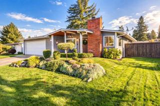 Renton Oasis - Relaxing 3BR Home with Great Outdoor - 8