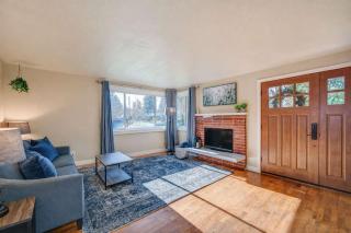 Renton Oasis - Relaxing 3BR Home with Great Outdoor - 2