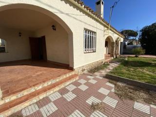 Acogedora Casa Familiar con Jardín y Barbacoa Cerca de la Playa en Torroella de Montgrí - HISP-7-41 - 9