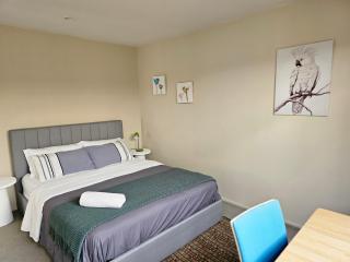 Urban Retreat 4BR - Private Central Spacious Family-friendly - 6