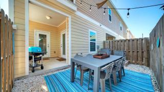 Sleeps 23 2 Beachside Homes Resort Pool Walk to the Beach Balcony Yard - 6