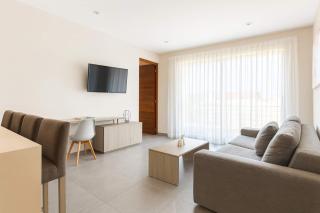 Two-Bedroom Apartment near 5th Ave and Gym - 8