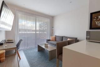 Beautiful and Centric 1BR PH Private Pool - 9