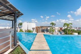 Beautiful and Centric 1BR PH Private Pool - 0