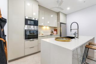 LUXXE- Luxury Short Stays - 8