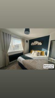 Cosy 2 Bedroom House Near City Centre with Parking - 4