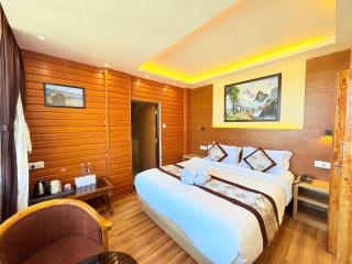 The Golden Potala Hotel And Restaurant-Parking-Lift Facility With Mountain View Room - 9