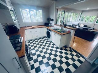 Character Queenslander in Cairns City - 8