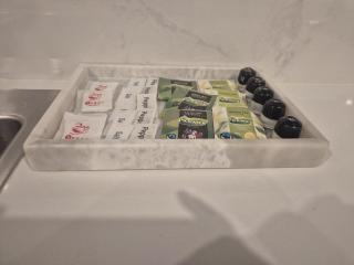 Modern City Views Escape with Gym and Pool Access - 1