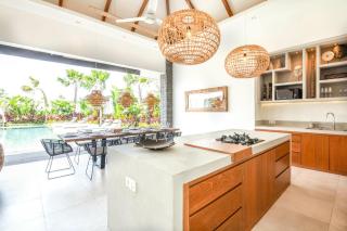 Spectacular 4BR Villa, 400m to Beachfront Bliss - 9