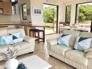 Stunning Panoramic Bay Views- Ocean View Villa 4 - 6