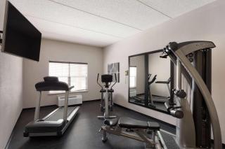 Country Inn & Suites by Radisson, Jackson, TN - 1