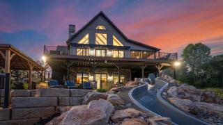 Gray Fox Lodge by AvantStay - 1