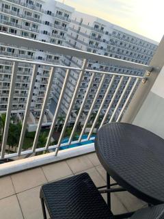 MOA Condo Stay with balcony Pool View 2 Beds - 8