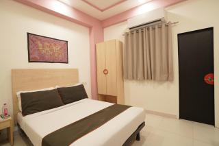 Hotel Grand Capitol - 8