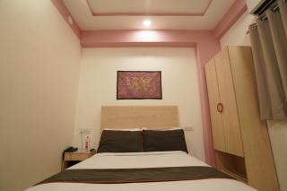 Hotel Grand Capitol - 4