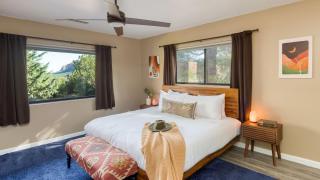 Mid-Century Gem w Views Hot Tub Sunroom Lounge Red Rock Haven by AvantStay - 8