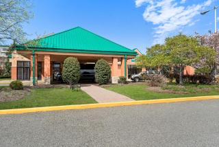 Quality Hotel Philadelphia Airport - 9