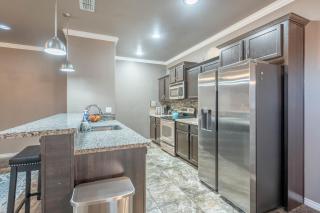 Sunset Retreat, Clean Modern 3BR, Garage, Near 191 - 2