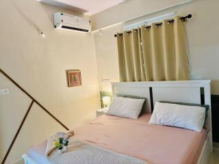 307 Airy King Bed Full Kitchen One Bed room Flat - 1