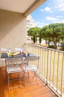 Air-conditioned apartment on the port side - 1