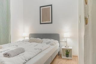 Comfy 2BR Apartment Very Central, 10-Min to Westbahnhof - 2