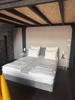 Astoria Loft Apartment with AC - Top Location - 1