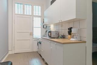 Comfortable 2BR Apartment Perfect for Short Stays - 6