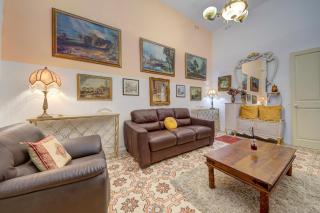 Charming Central 2BR Townhouse with Rooftop Terrace - 1