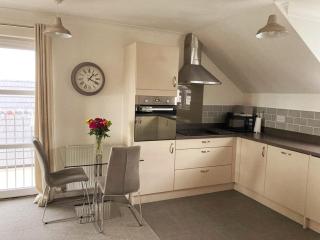 Modern 2 Bed Coastal Apartment - 5