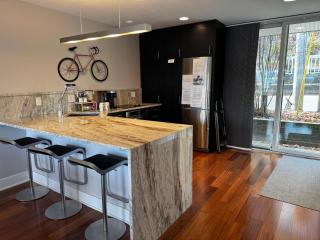 Couples Waterfront Getaway Near Beach And Trails - 4