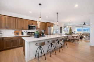 Modern Retreat for Groups with Majestic Views - 7