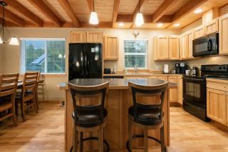 Paws in the Mountains by NW Comfy Cabins - 2