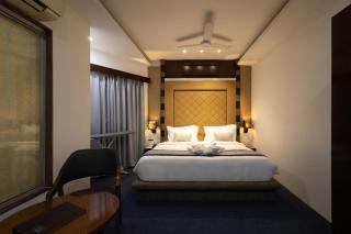 Pravasa Hotel by Sapphire - 9