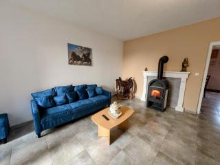 Gîte Calme 4 Pers avec Poêle à Bois et WiFi Inclus - FR-1-583-513 - 2