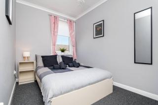 Ideal Work Stays 3BR 6 Guests Free Parking - 9