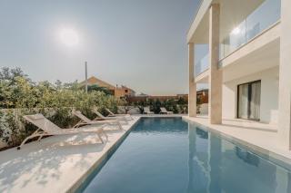 Villa Turnea with heated pool - 3